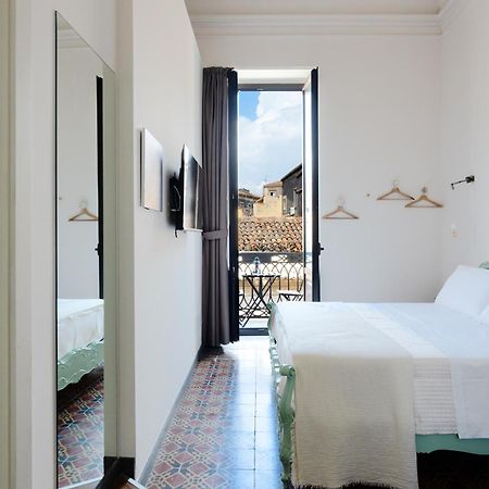Holiday Lux Boutique Room Катания Экстерьер фото