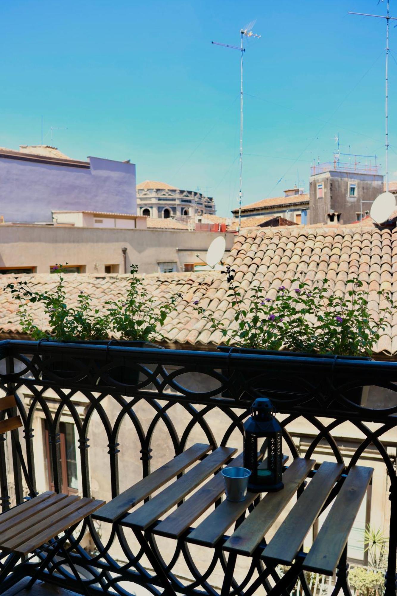 Holiday Lux Boutique Room Катания Экстерьер фото