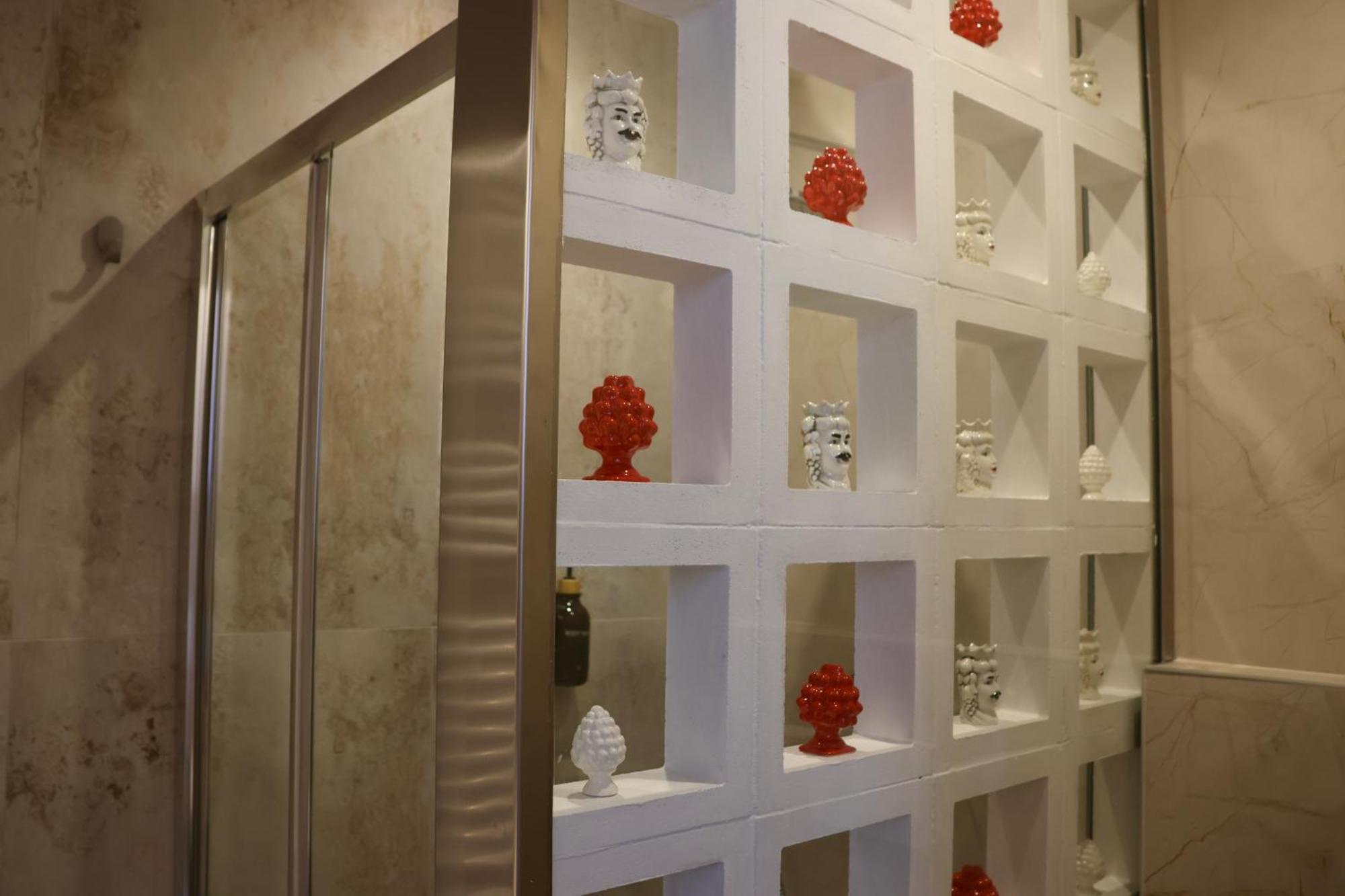 Holiday Lux Boutique Room Катания Номер фото