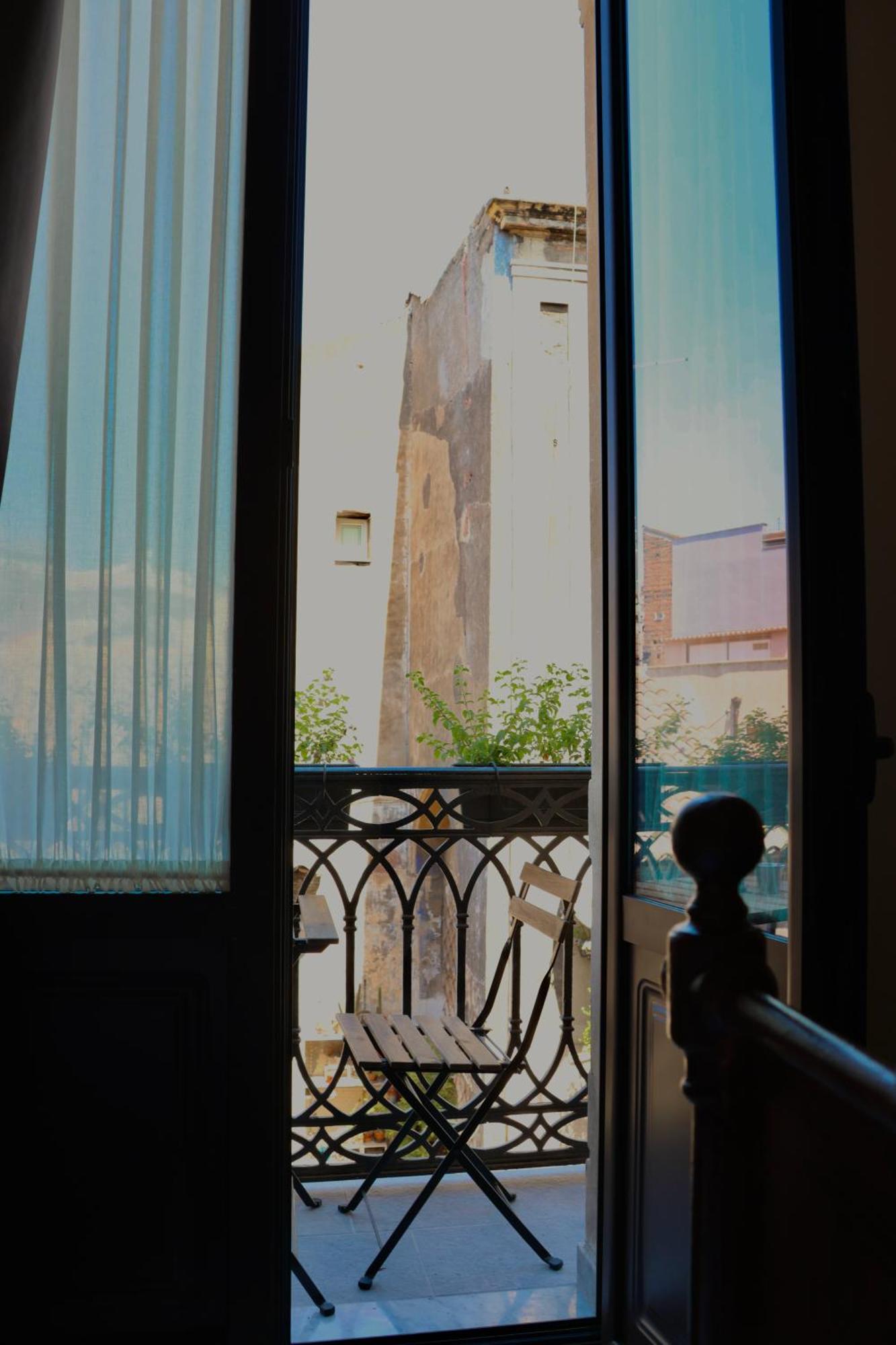 Holiday Lux Boutique Room Катания Экстерьер фото