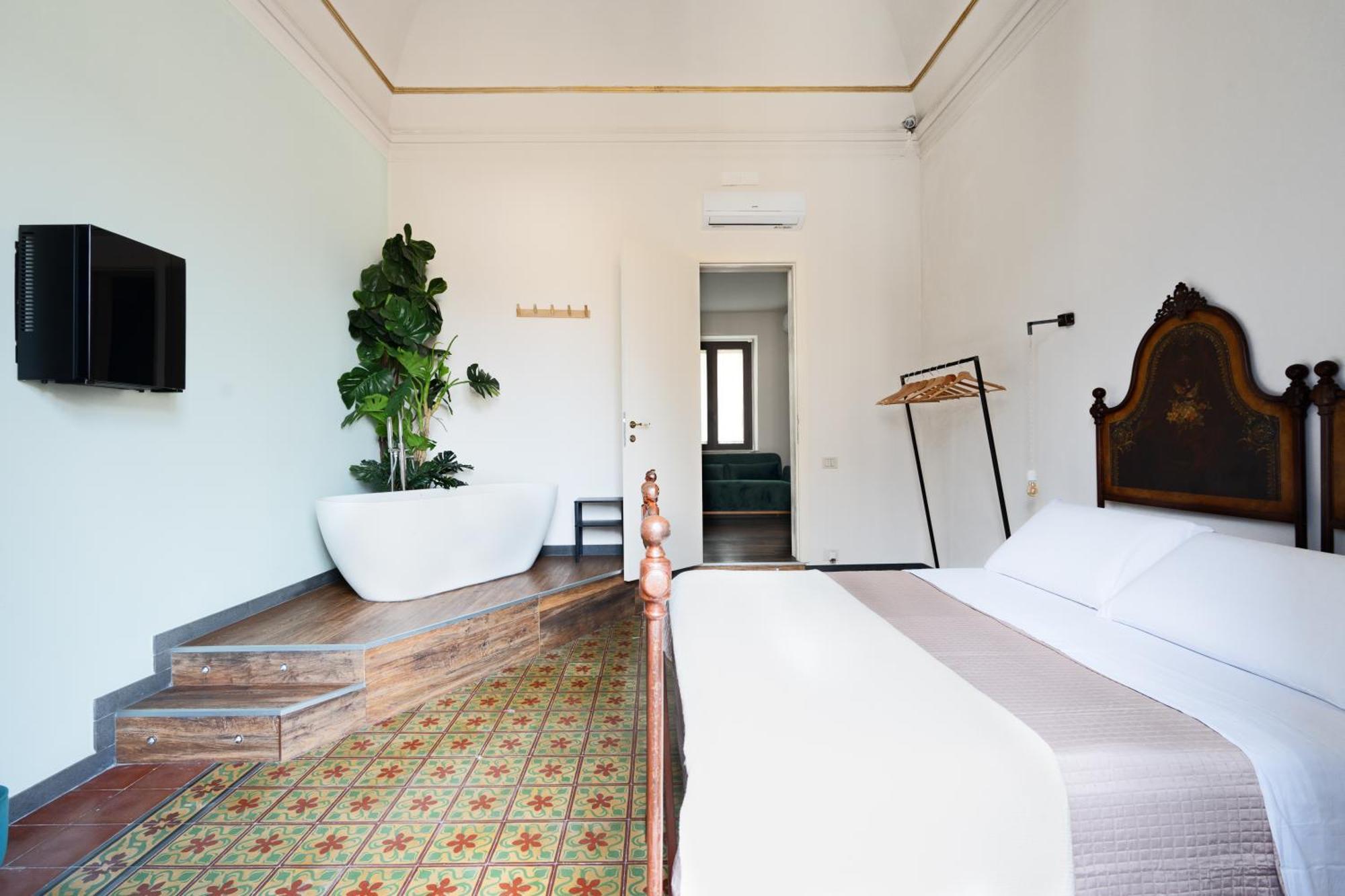 Holiday Lux Boutique Room Катания Экстерьер фото