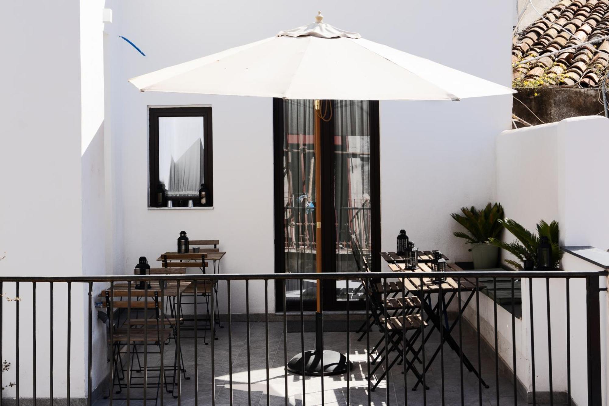 Holiday Lux Boutique Room Катания Экстерьер фото