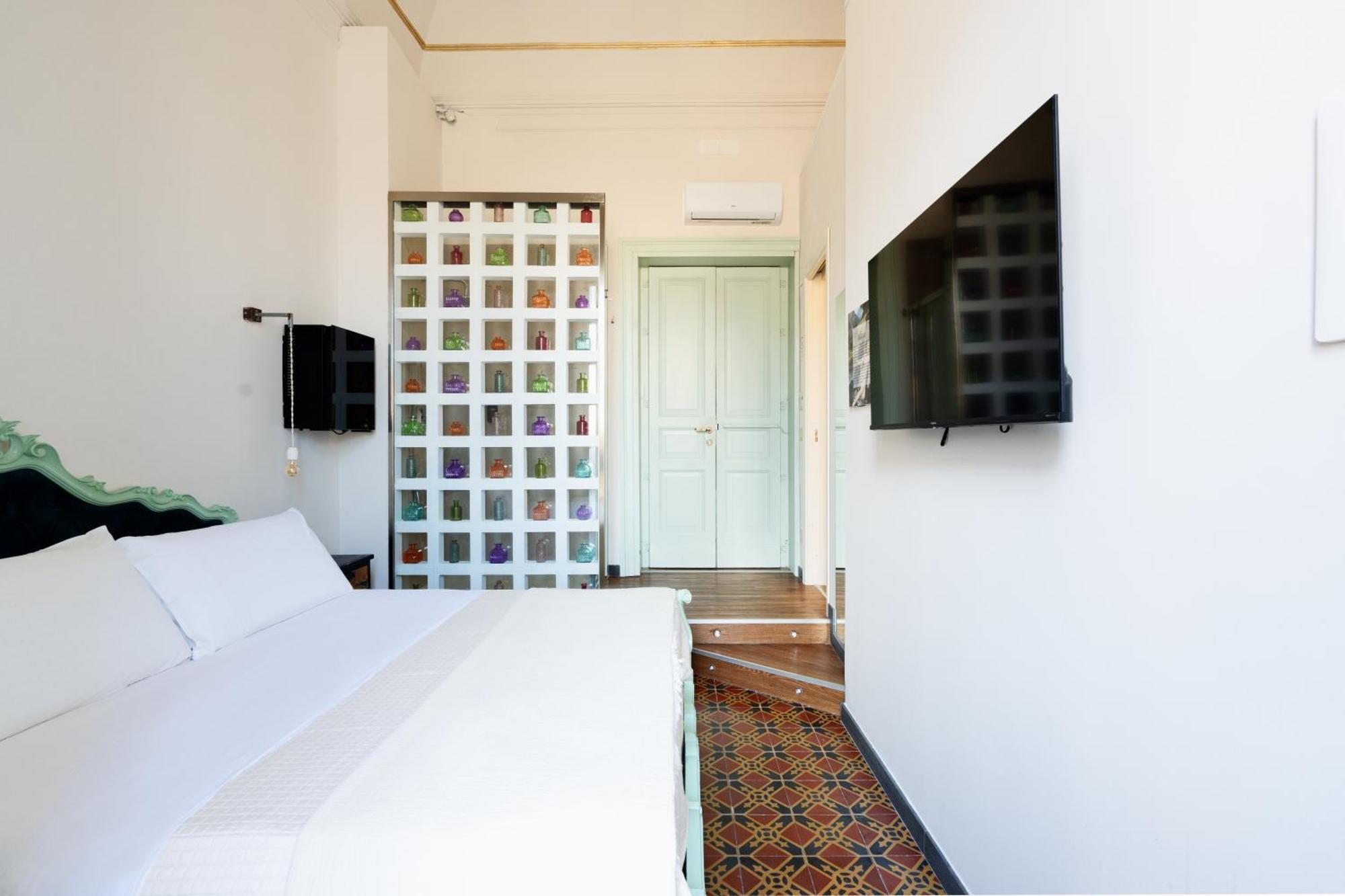 Holiday Lux Boutique Room Катания Экстерьер фото