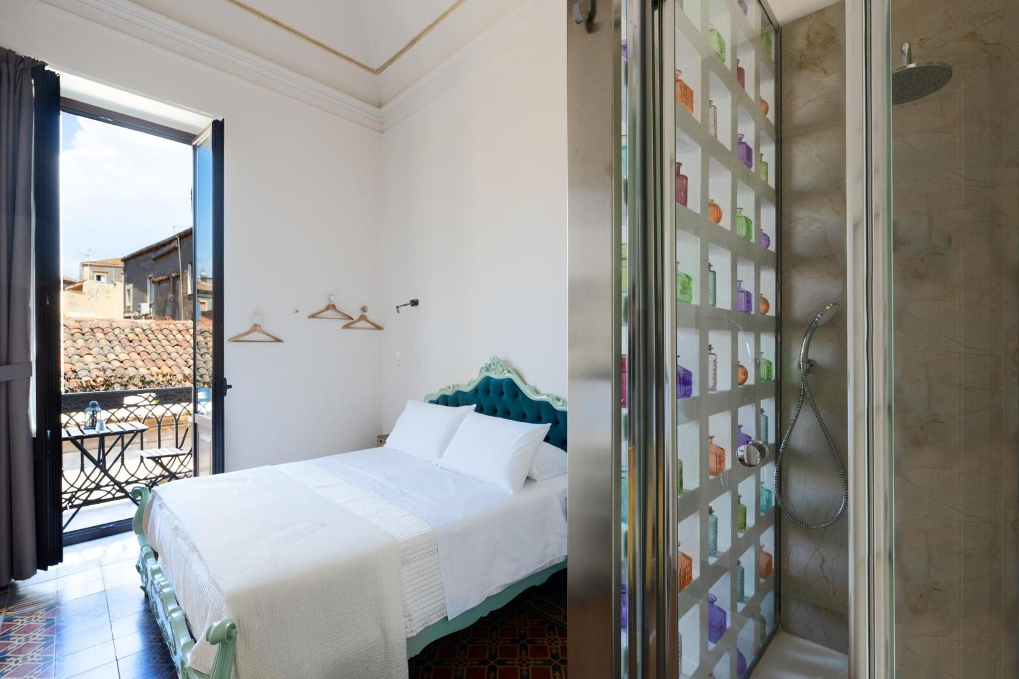 Holiday Lux Boutique Room Катания Экстерьер фото