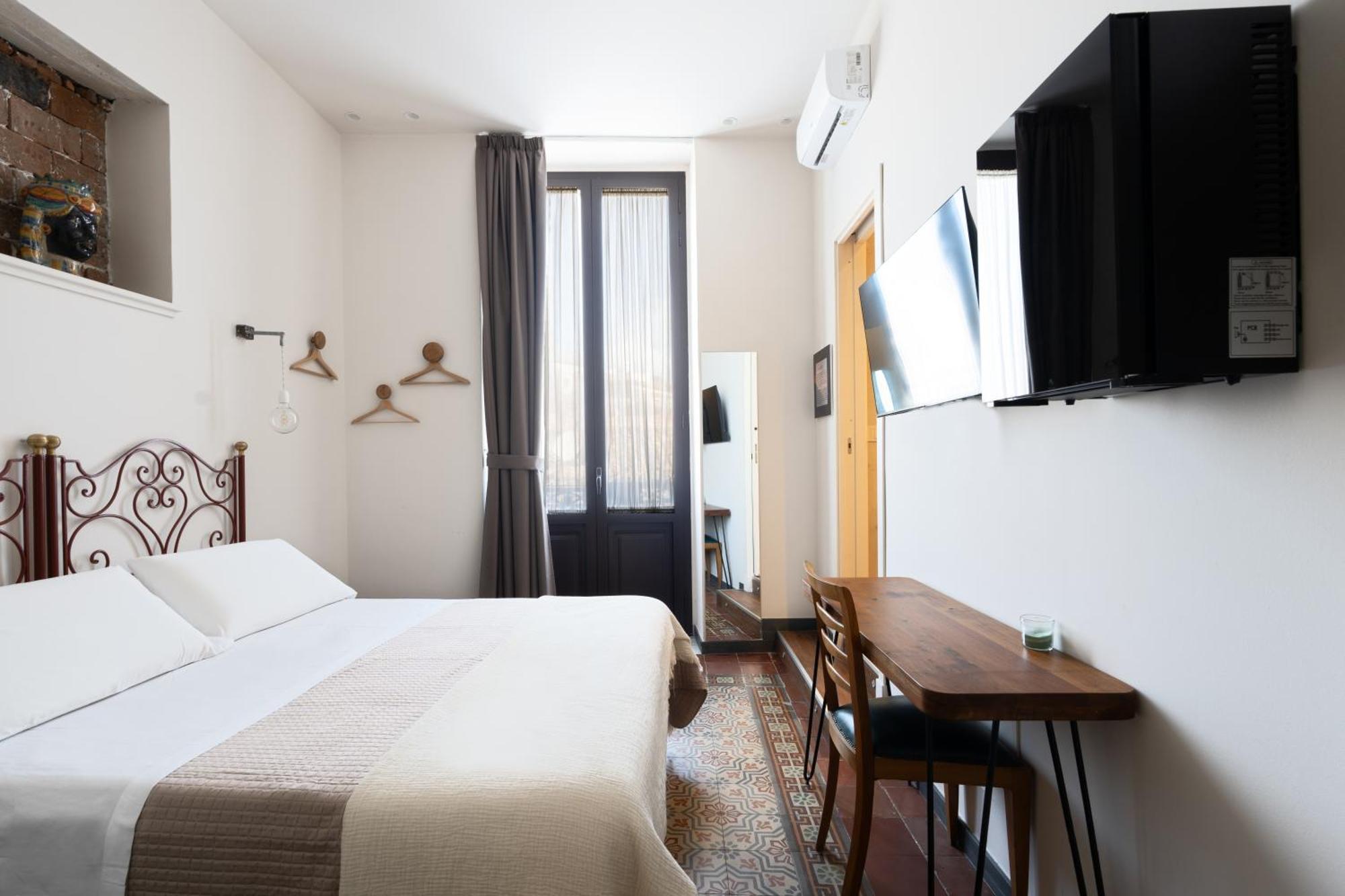 Holiday Lux Boutique Room Катания Экстерьер фото