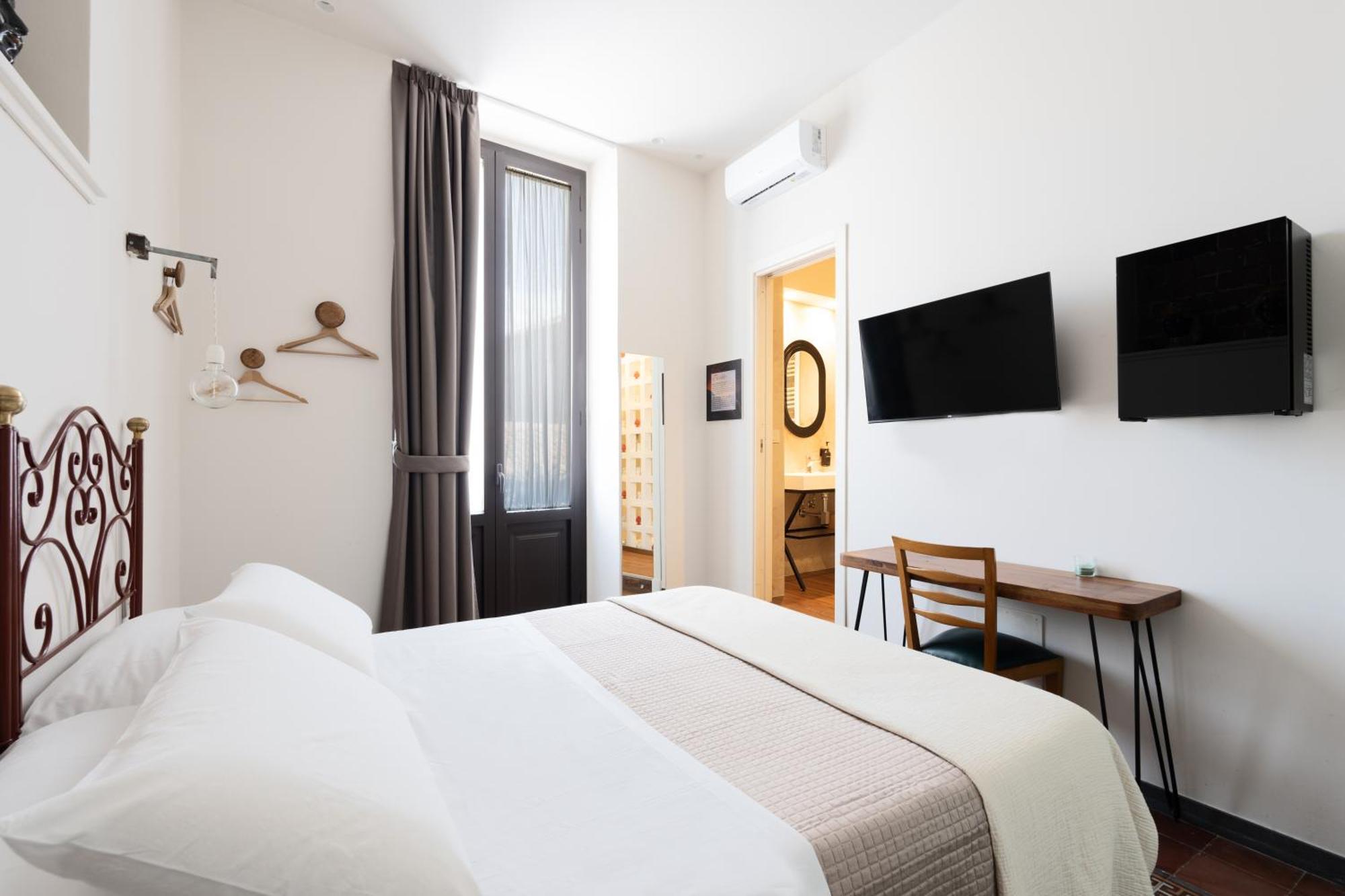 Holiday Lux Boutique Room Катания Экстерьер фото