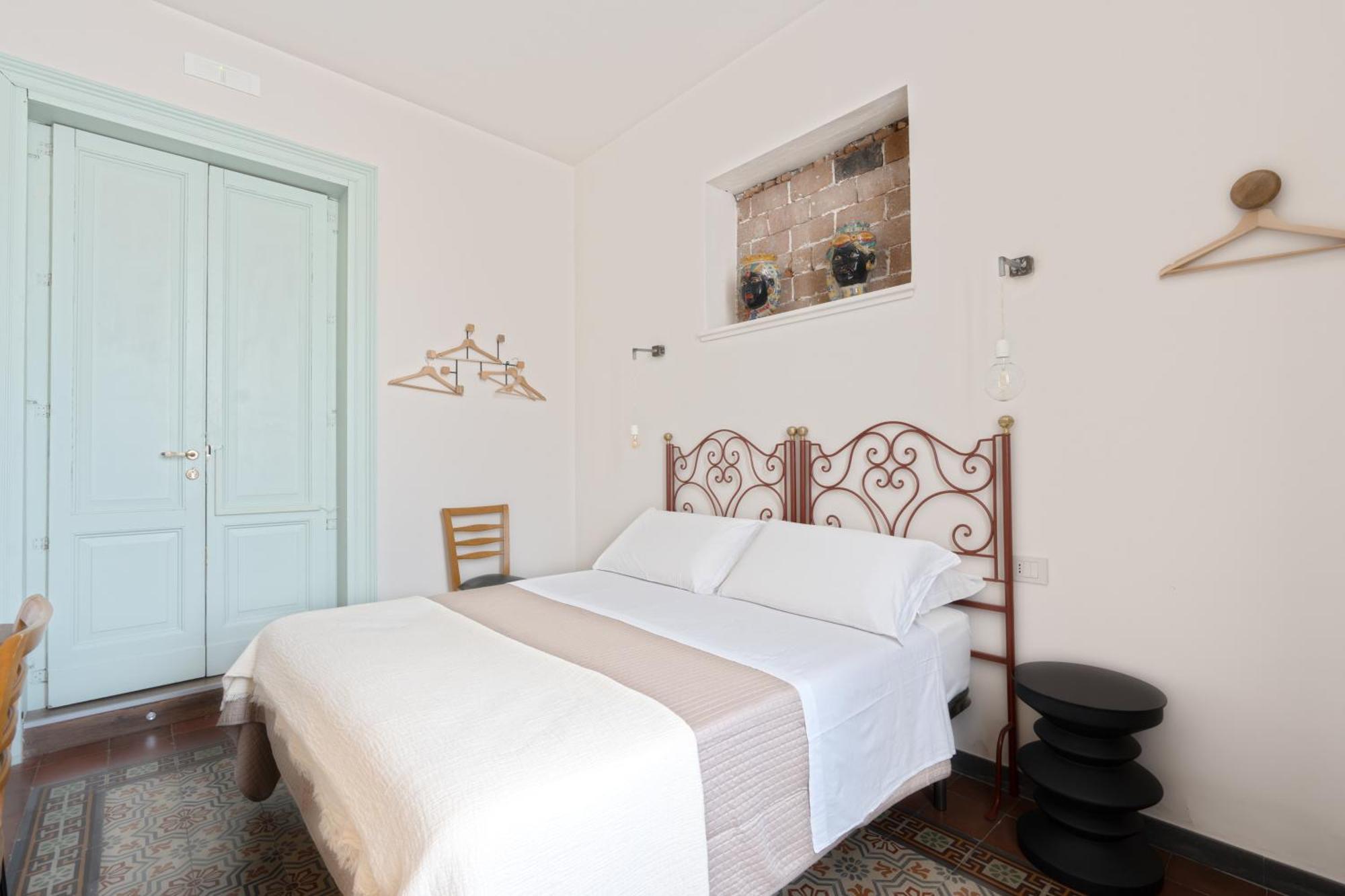 Holiday Lux Boutique Room Катания Экстерьер фото