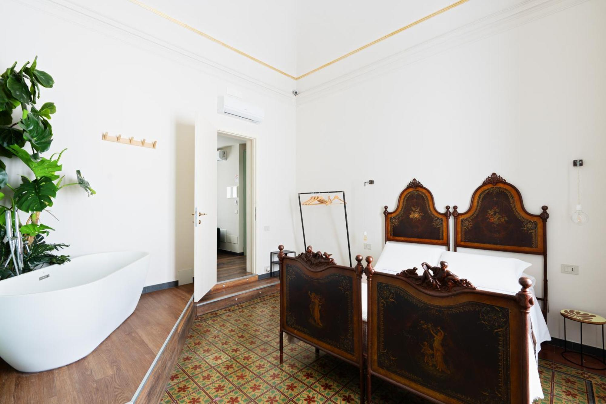 Holiday Lux Boutique Room Катания Экстерьер фото